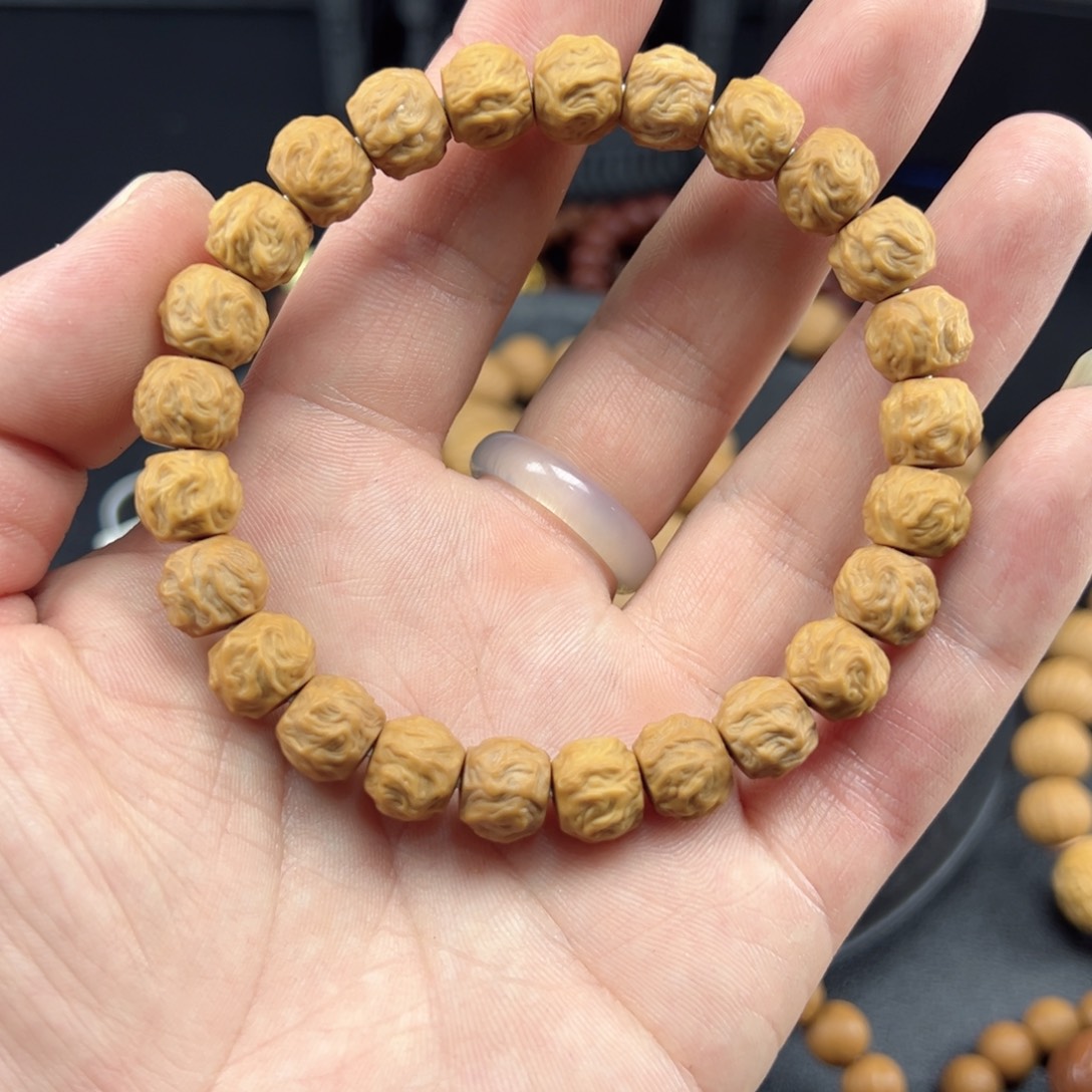 吊坠猴头核桃猴头龙蛇之变