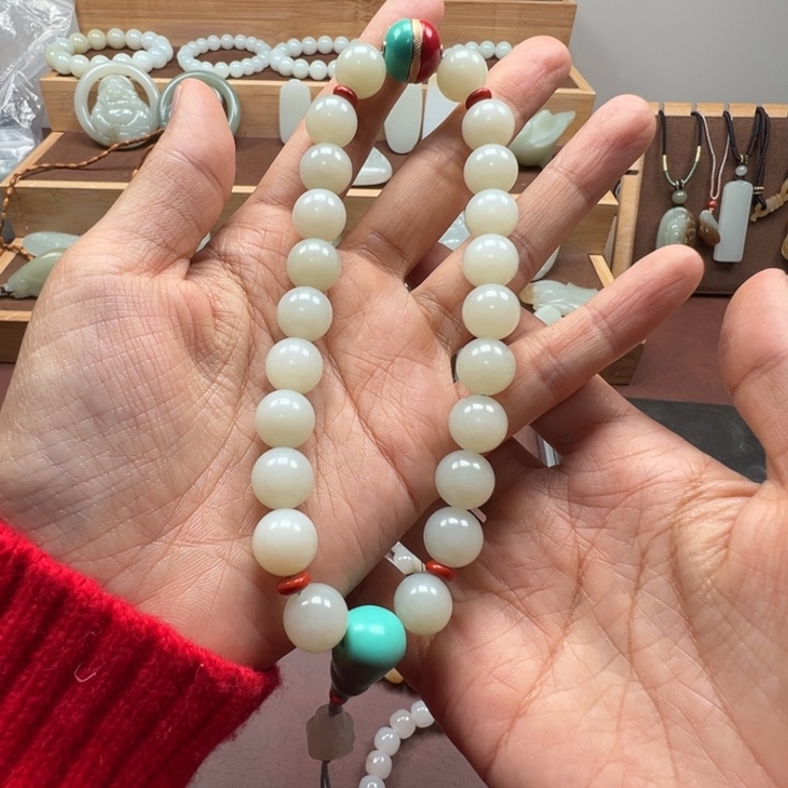 和田玉未镶嵌颈饰俄料手持