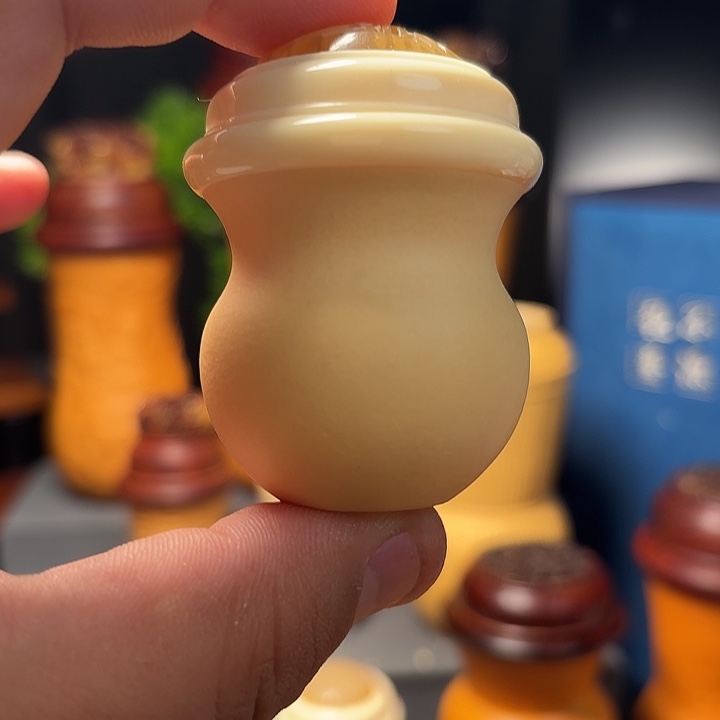 小心翼翼把它拿下来吧就像被