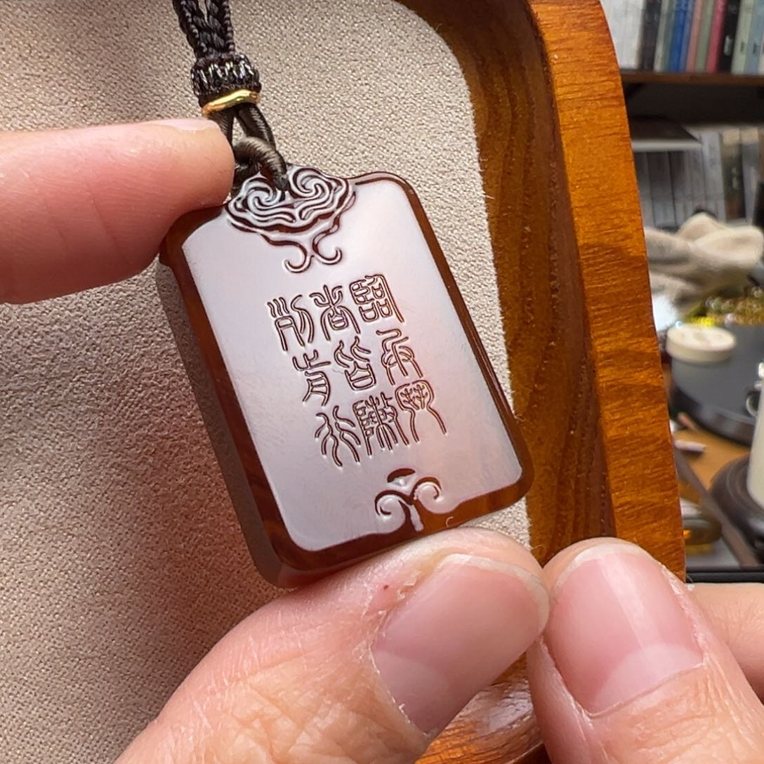 琥珀颈饰未镶嵌九字