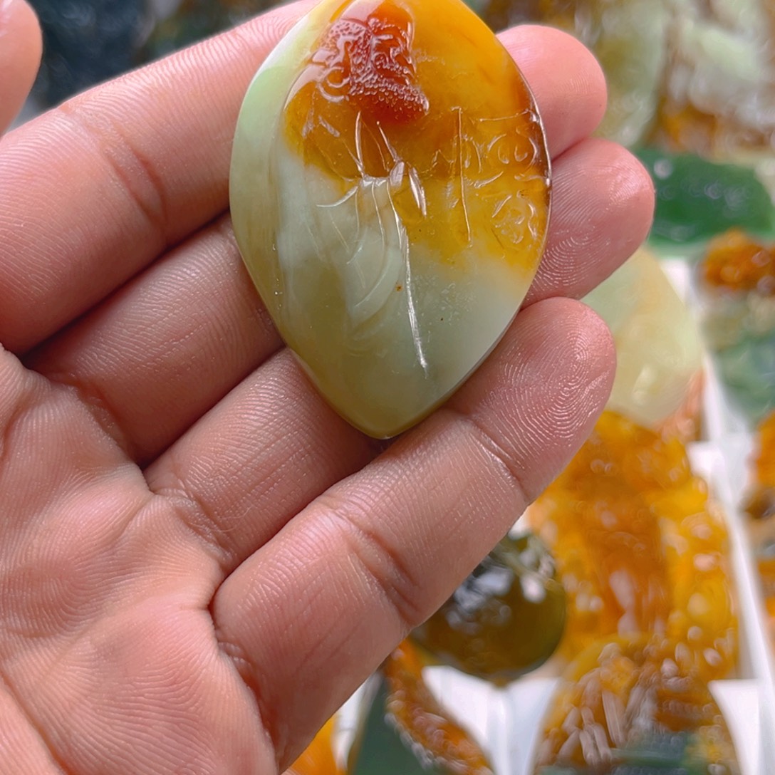 未镶嵌蛇纹石玉颈饰