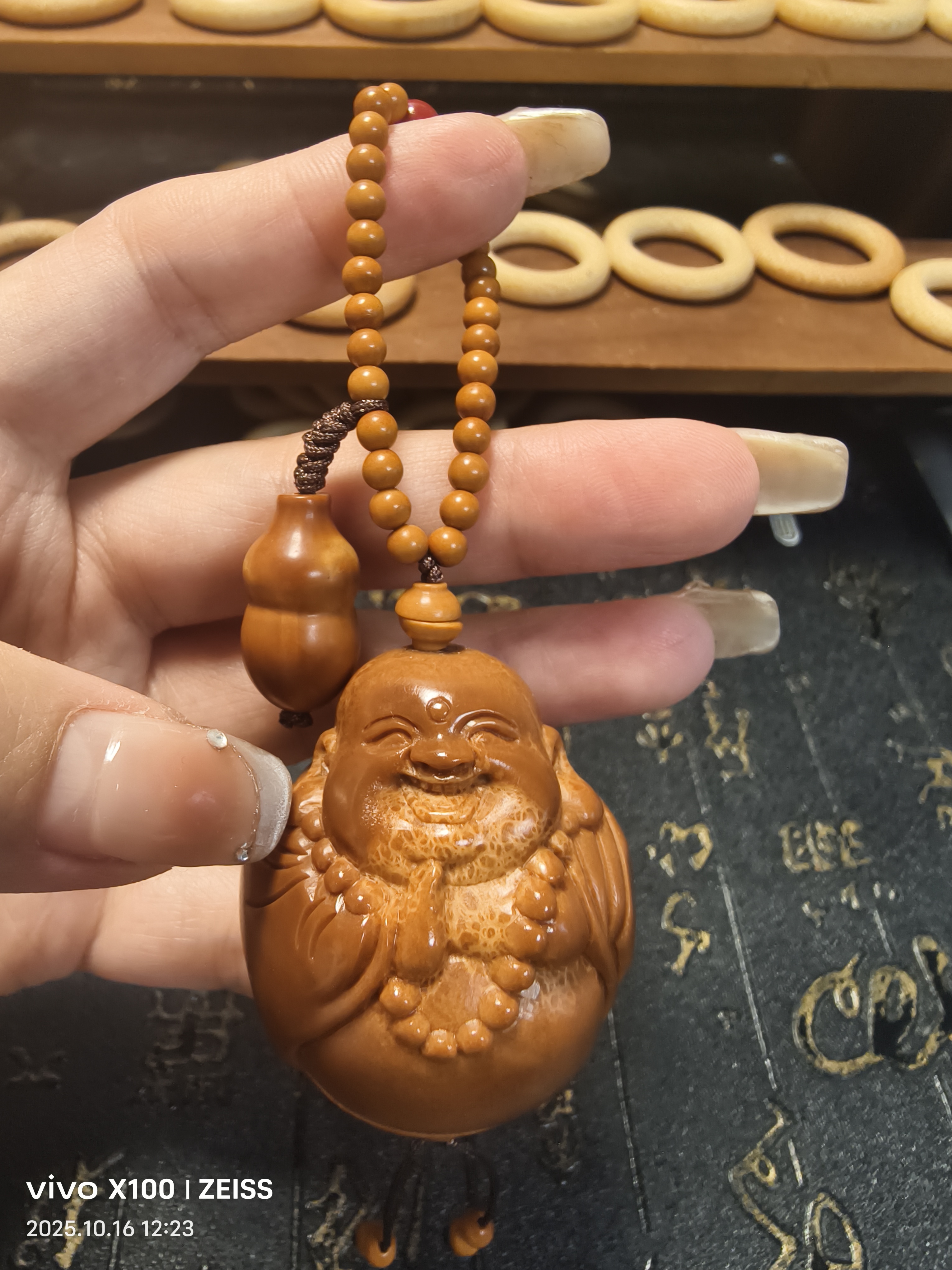 大橄榄核雕刻大肚弥勒佛手球手把件