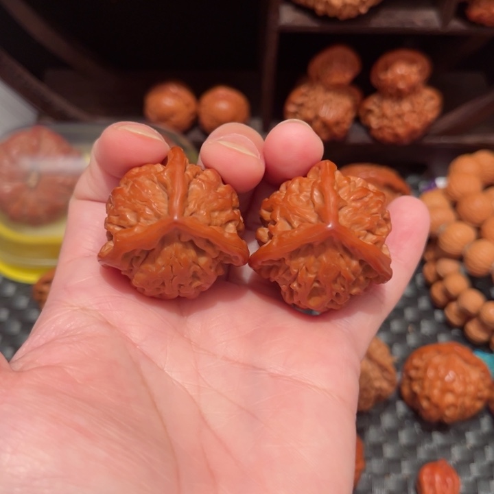 文玩核桃把件三棱