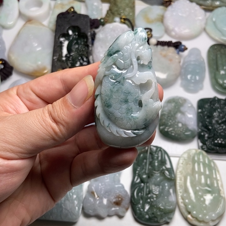 翡翠未镶嵌颈饰龙鱼33