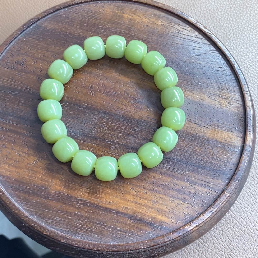 未镶嵌岫岩老玉（透闪石质玉）把件s****?