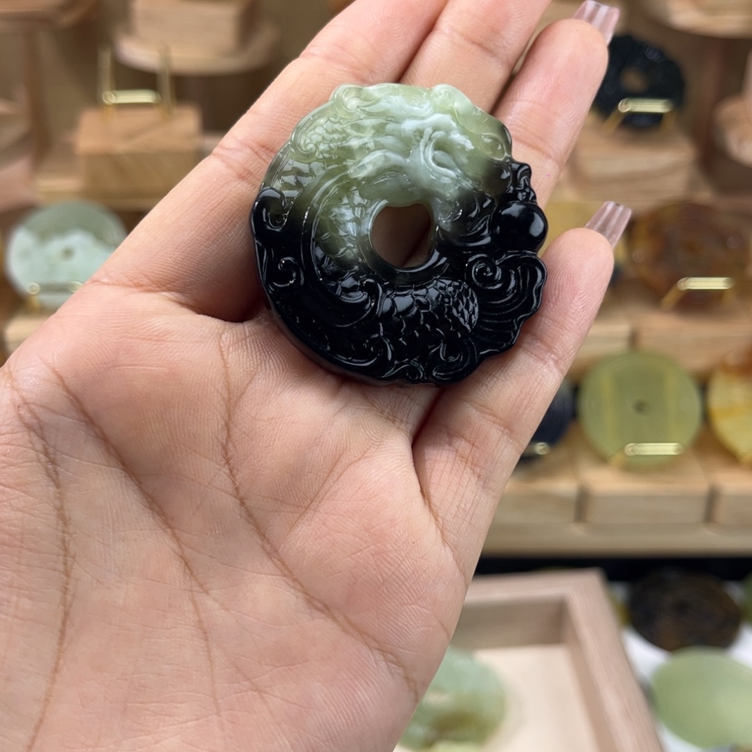 小***⁷蛇纹石玉未镶嵌颈饰