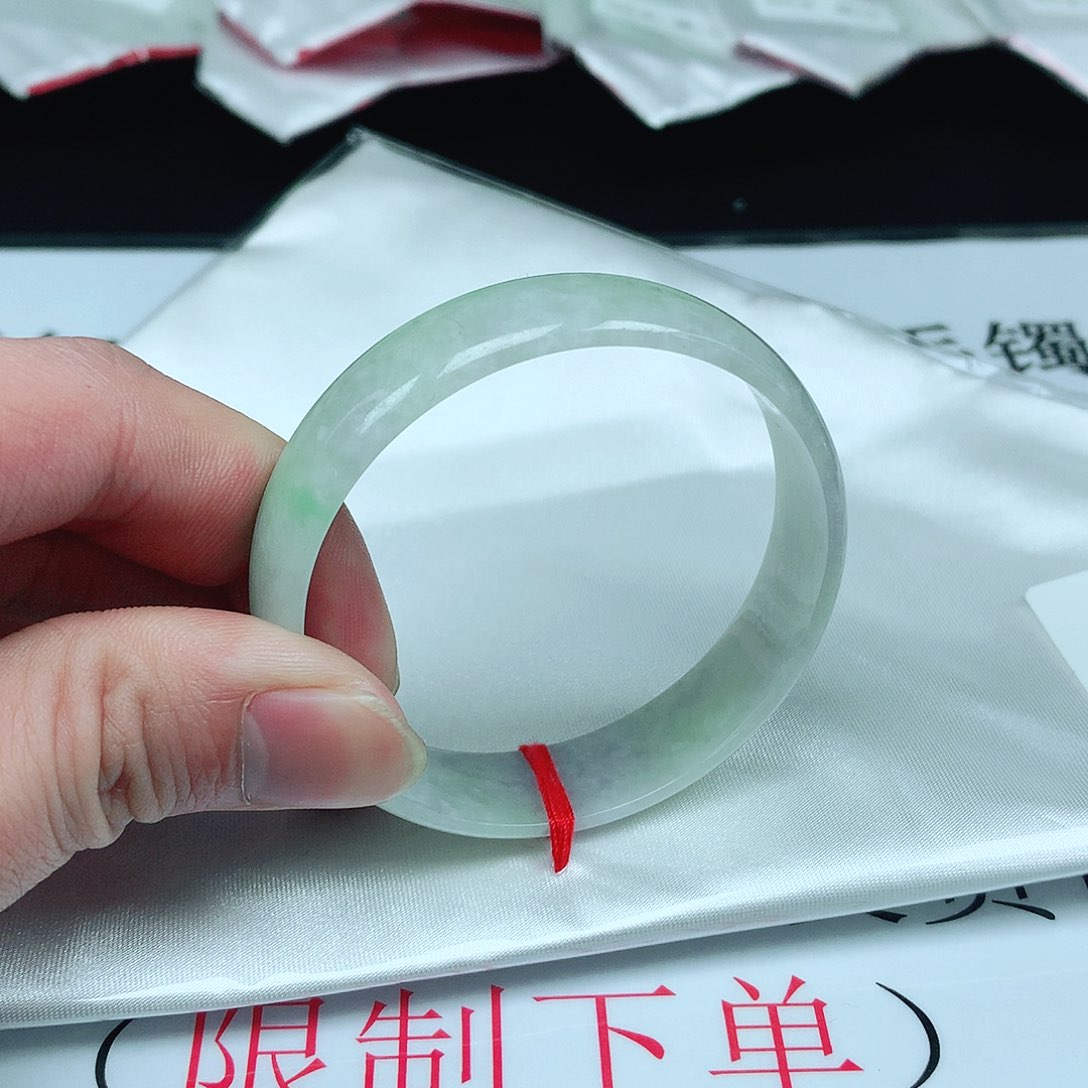 翡翠手镯未镶嵌圈52
