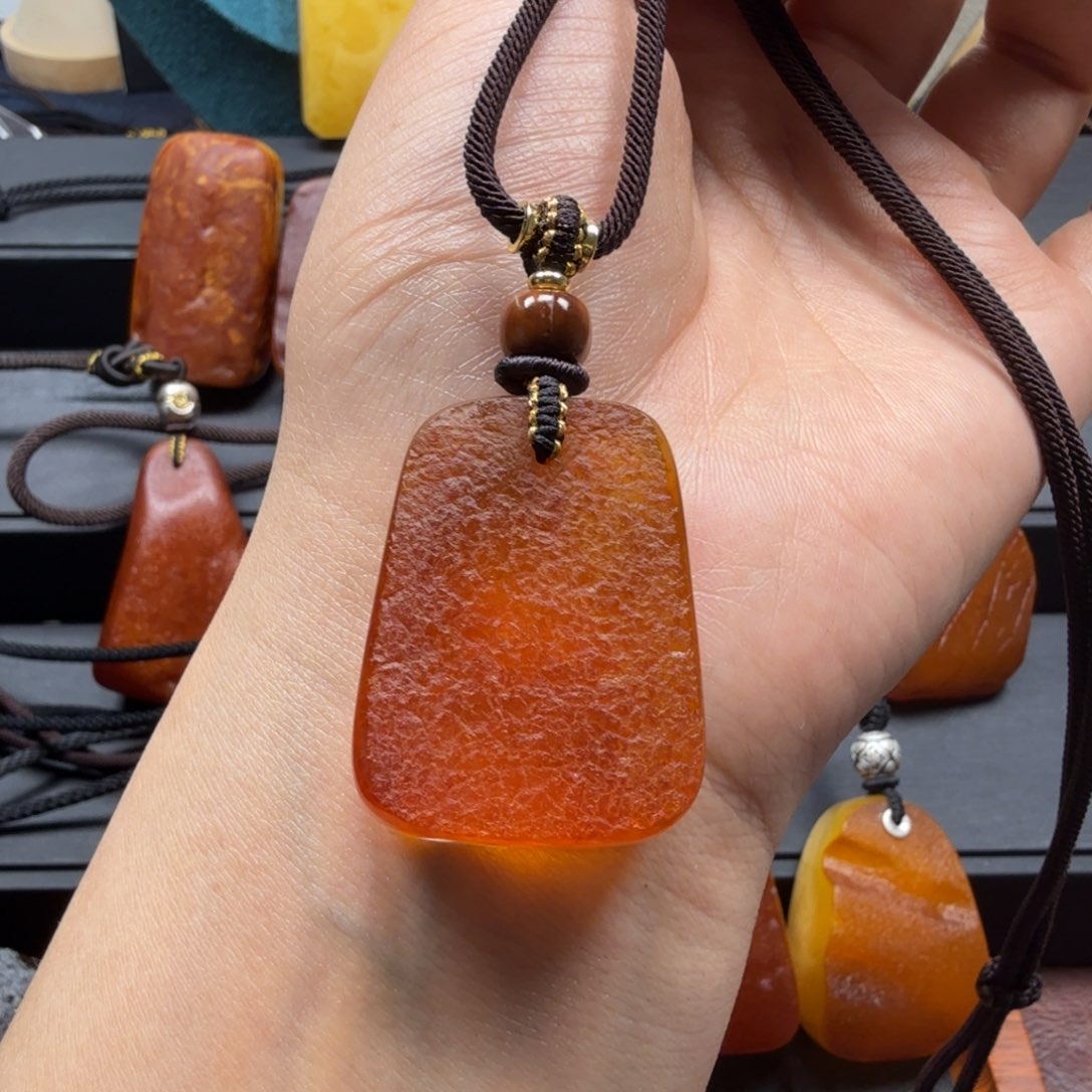 未镶嵌吊坠(赠链)琥珀