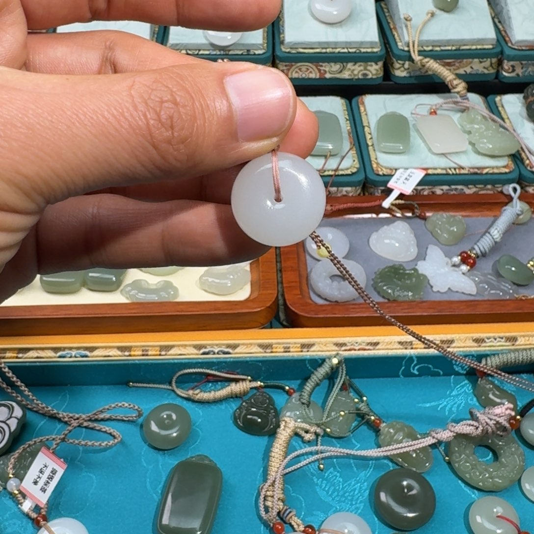 和田玉颈饰未镶嵌