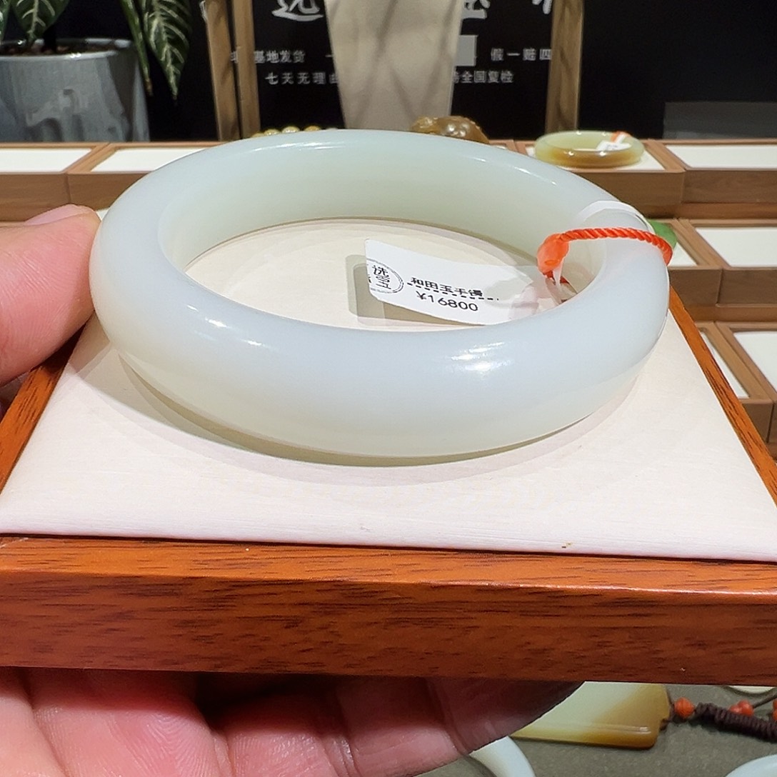 和田玉手镯未镶嵌飞*