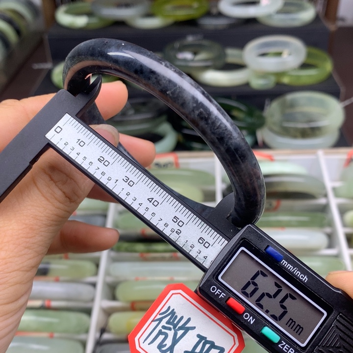 蛇纹石玉未镶嵌手镯913