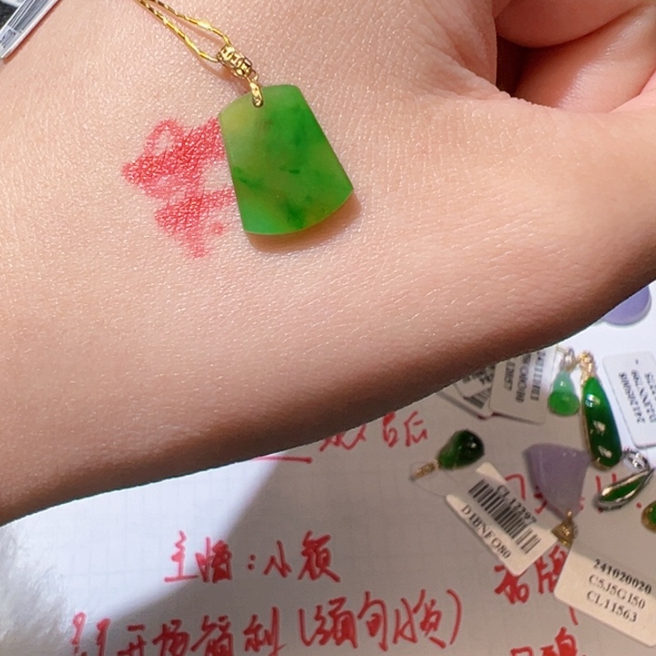 翡翠颈饰18K金镶嵌翡翠