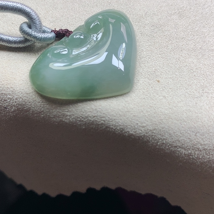 翡翠颈饰未镶嵌吊坠