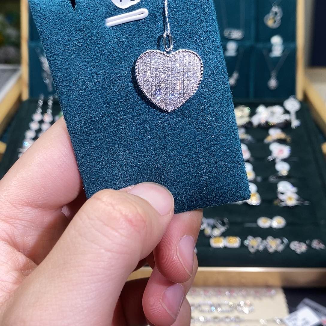 钻石吊坠(不含链)18K金镶嵌吊坠