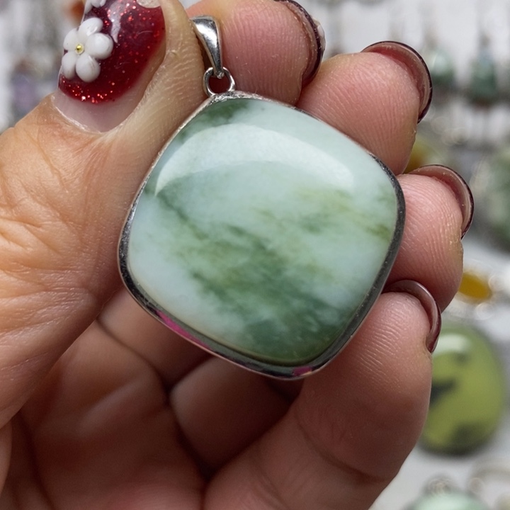 蛇纹石玉吊坠银S925镶嵌