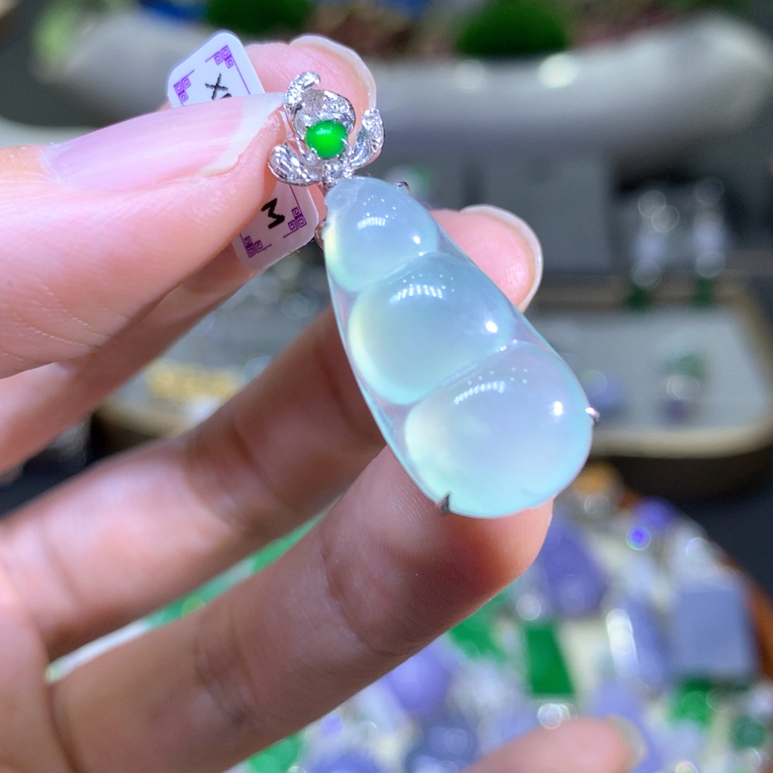 【闪购商品】翡翠颈饰18K金镶嵌翡翠吊坠项链