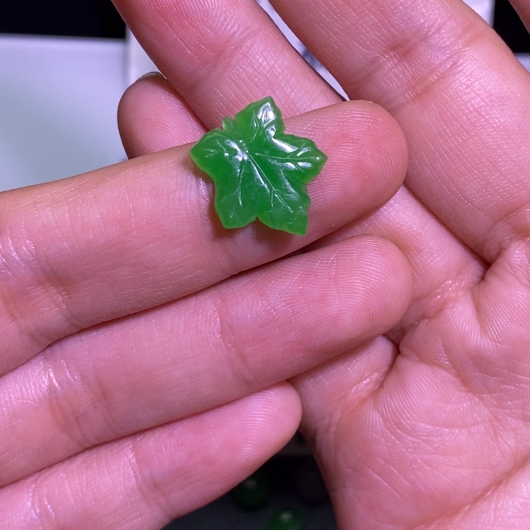 翡翠未镶嵌颈饰吊坠