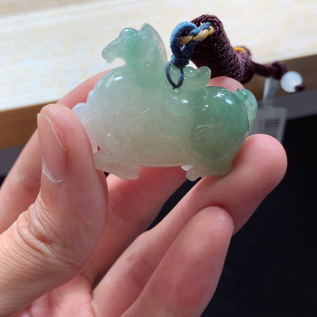 翡翠颈饰未镶嵌吊坠