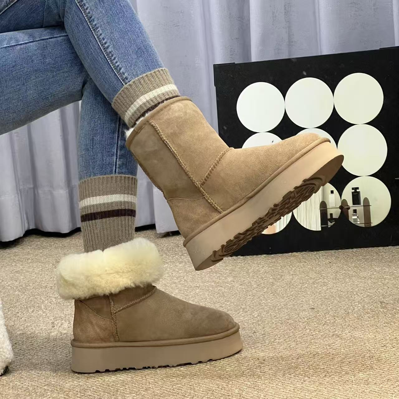 5825羊皮毛一体加厚保暖防滑中筒真皮真毛厚底时尚百搭雪地靴