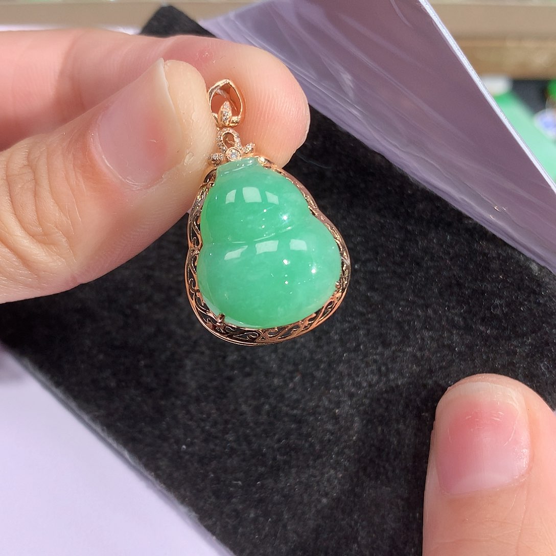 翡翠吊坠(赠链)18K金镶嵌