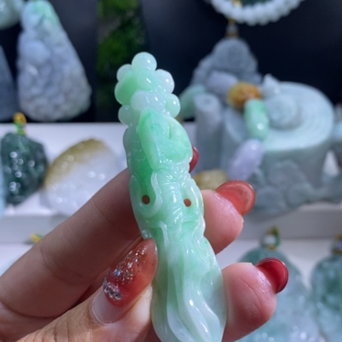 【闪购商品】颈饰未镶嵌翡翠人参