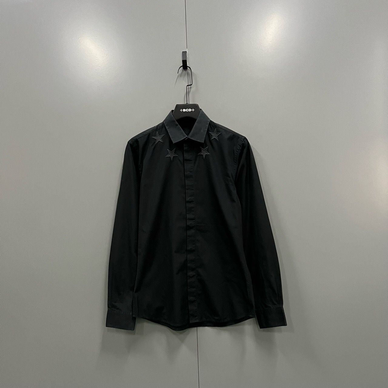 95新 Givenchy/纪梵希 （bb）黑色领口星星刺绣衬衫 39码/303206