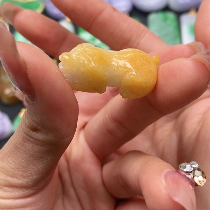 翡翠颈饰未镶嵌吊坠