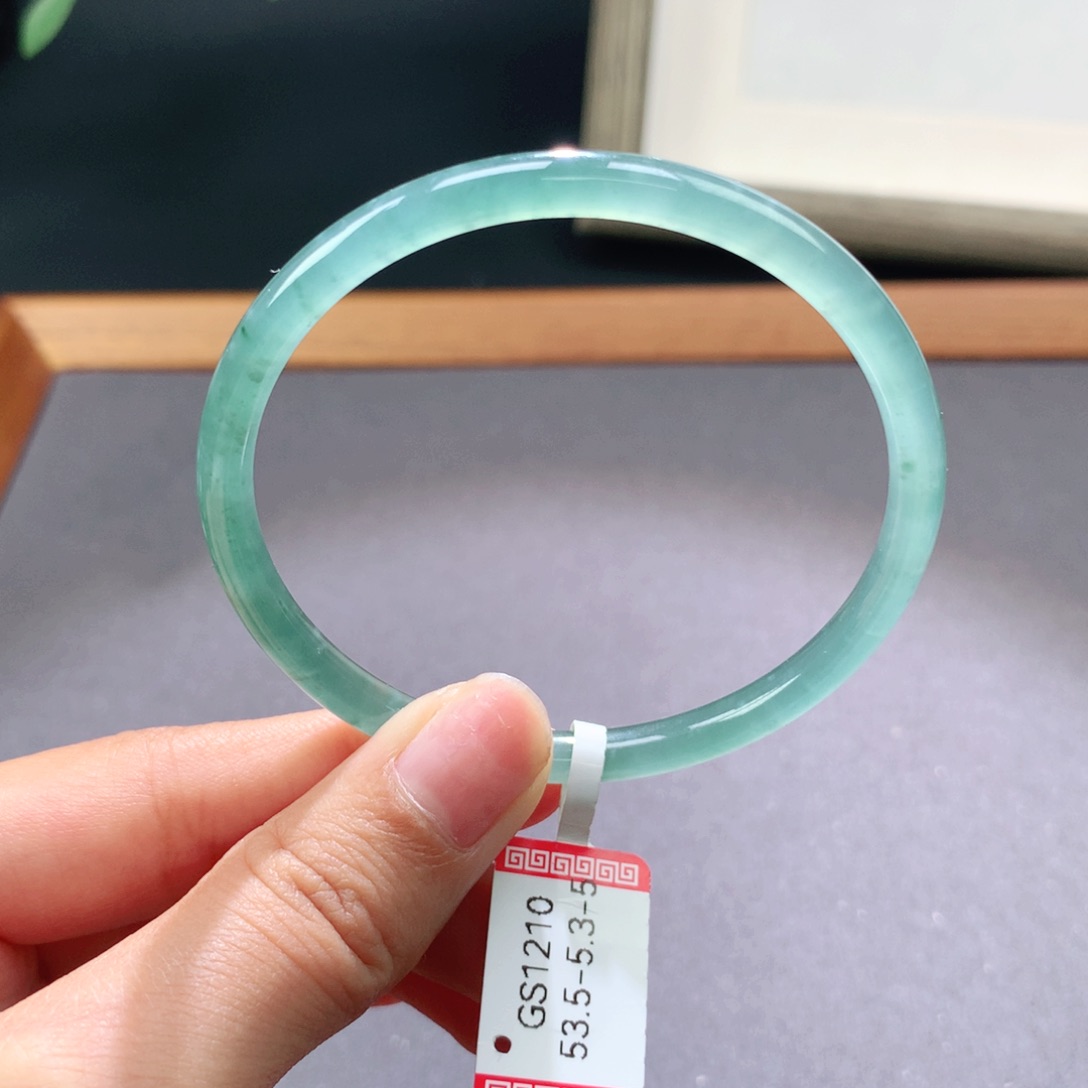 翡翠手镯未镶嵌天然翡翠手镯