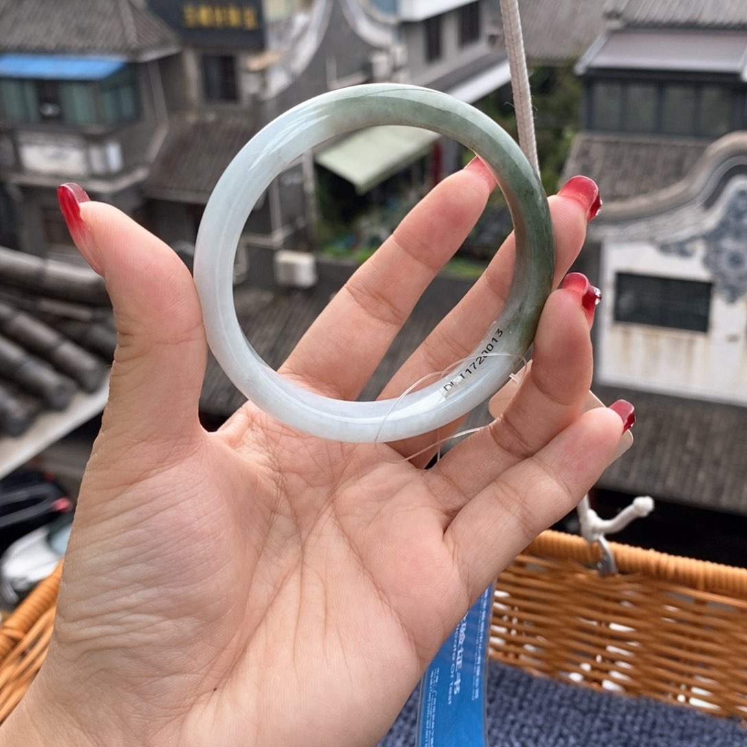翡翠手镯未镶嵌59圈口