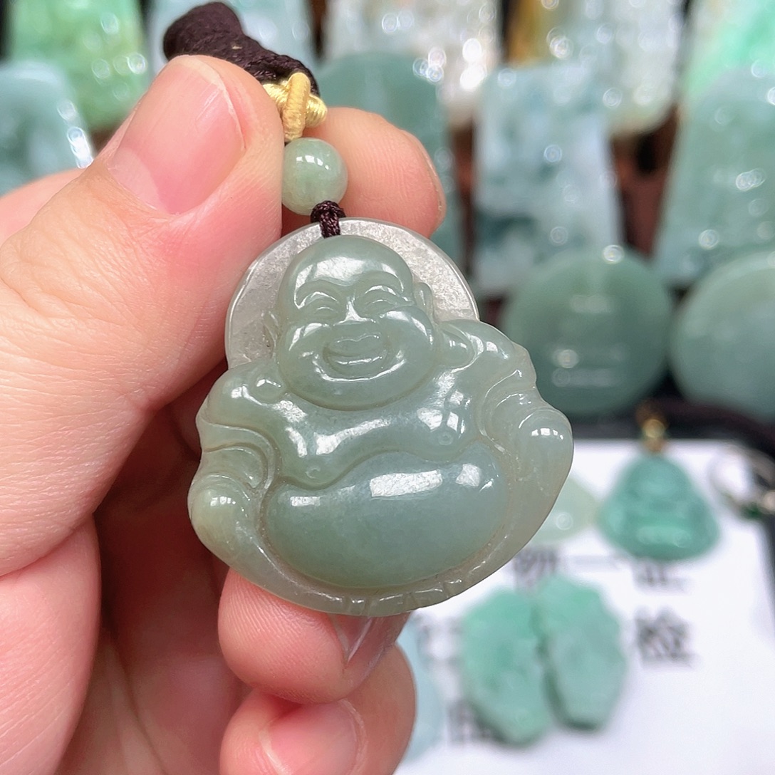 翡翠未镶嵌颈饰佛公