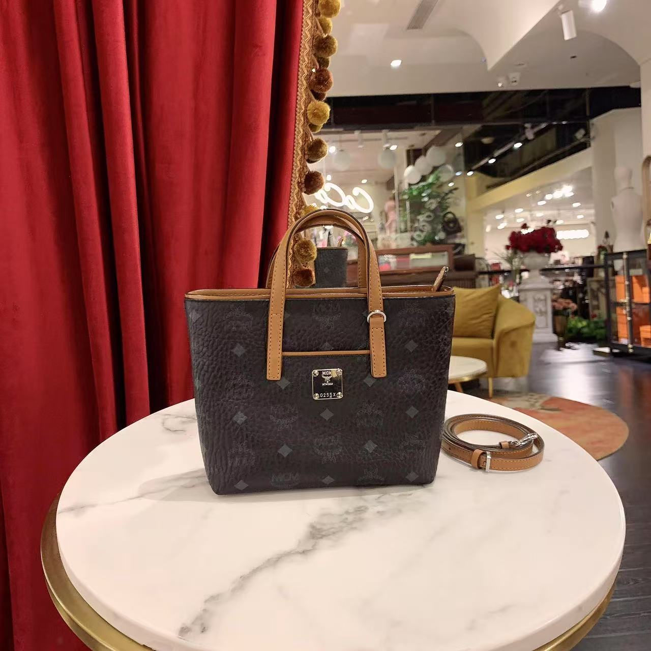 95新 MCM GGS菜篮子mini黑色银扣印花单肩包 93191037