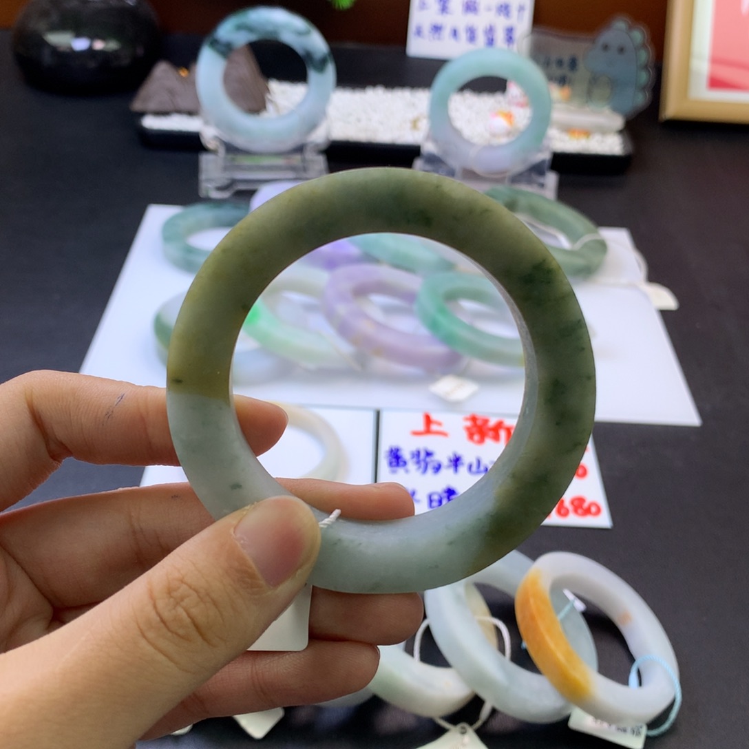 定制翡翠手镯未镶嵌不****