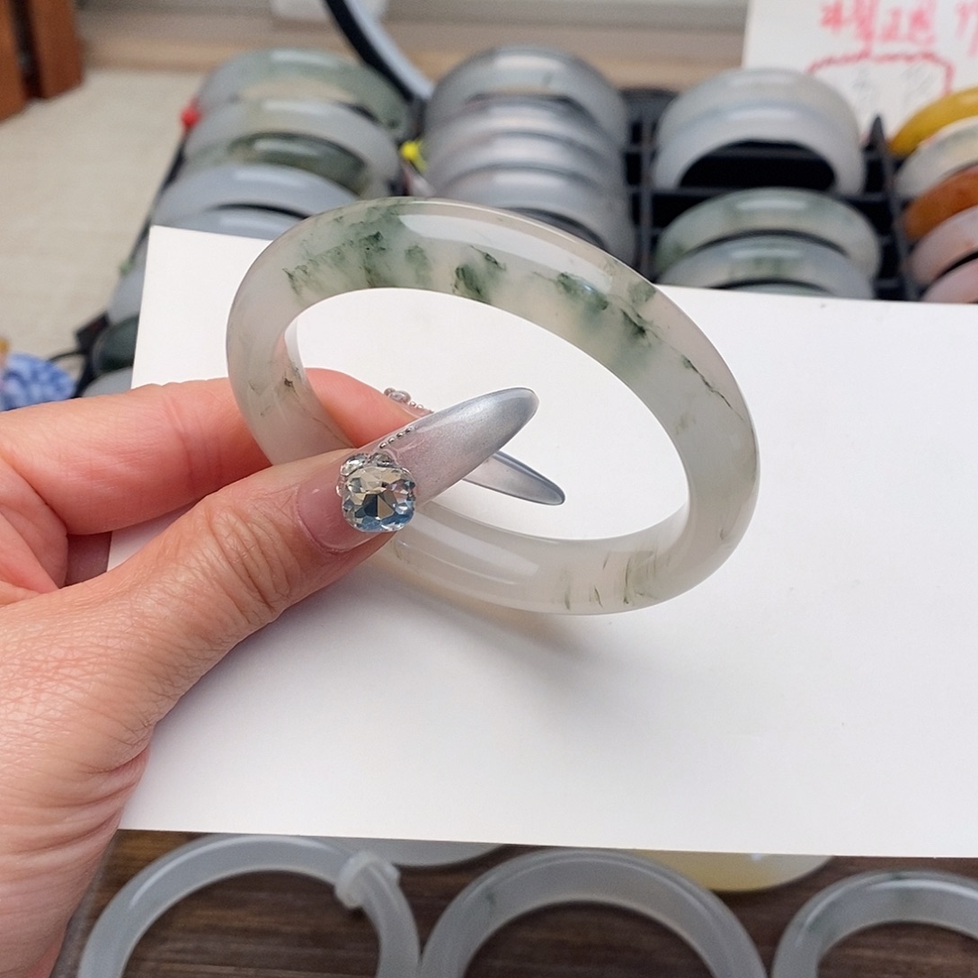 石英质玉未镶嵌手镯