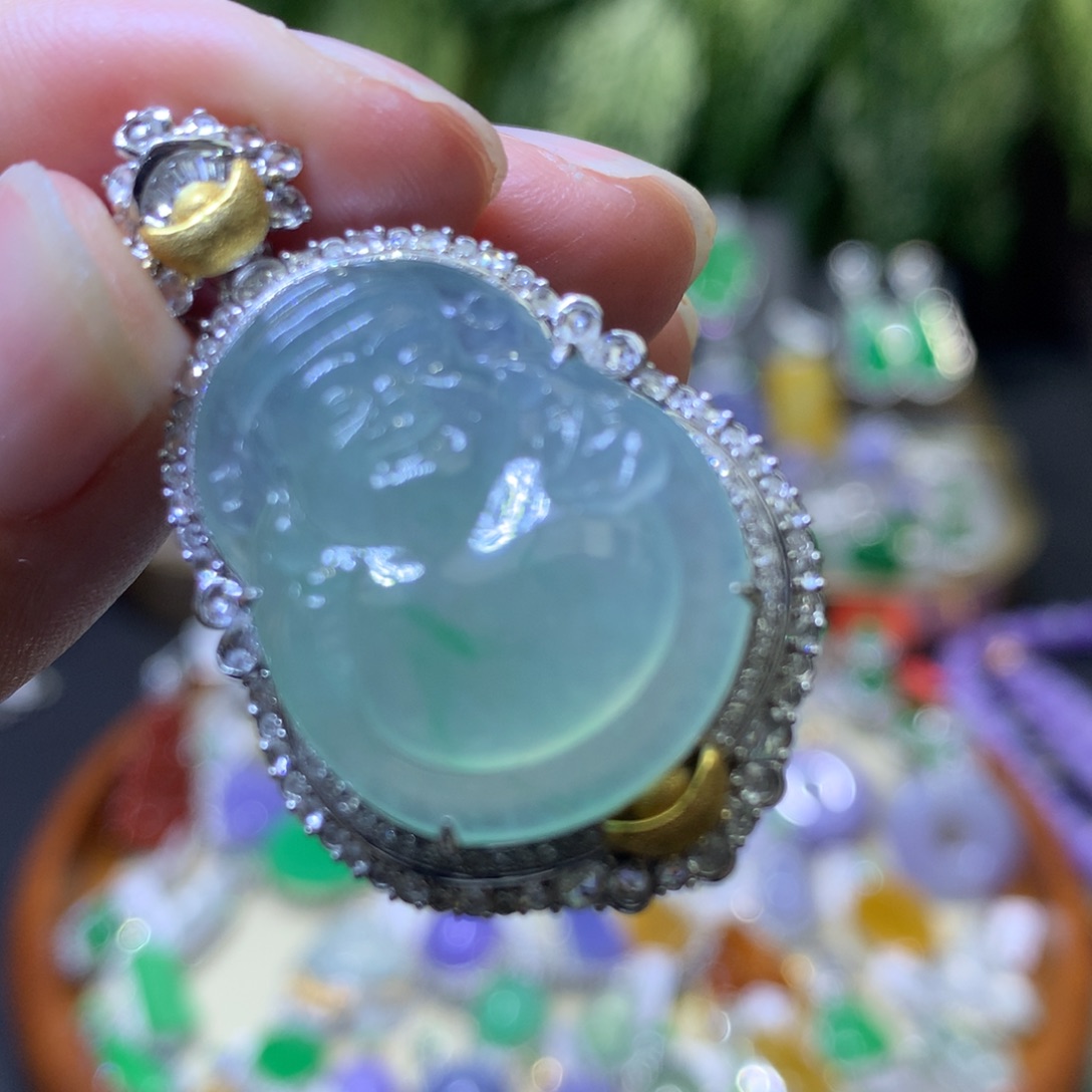 颈饰18K金镶嵌翡翠