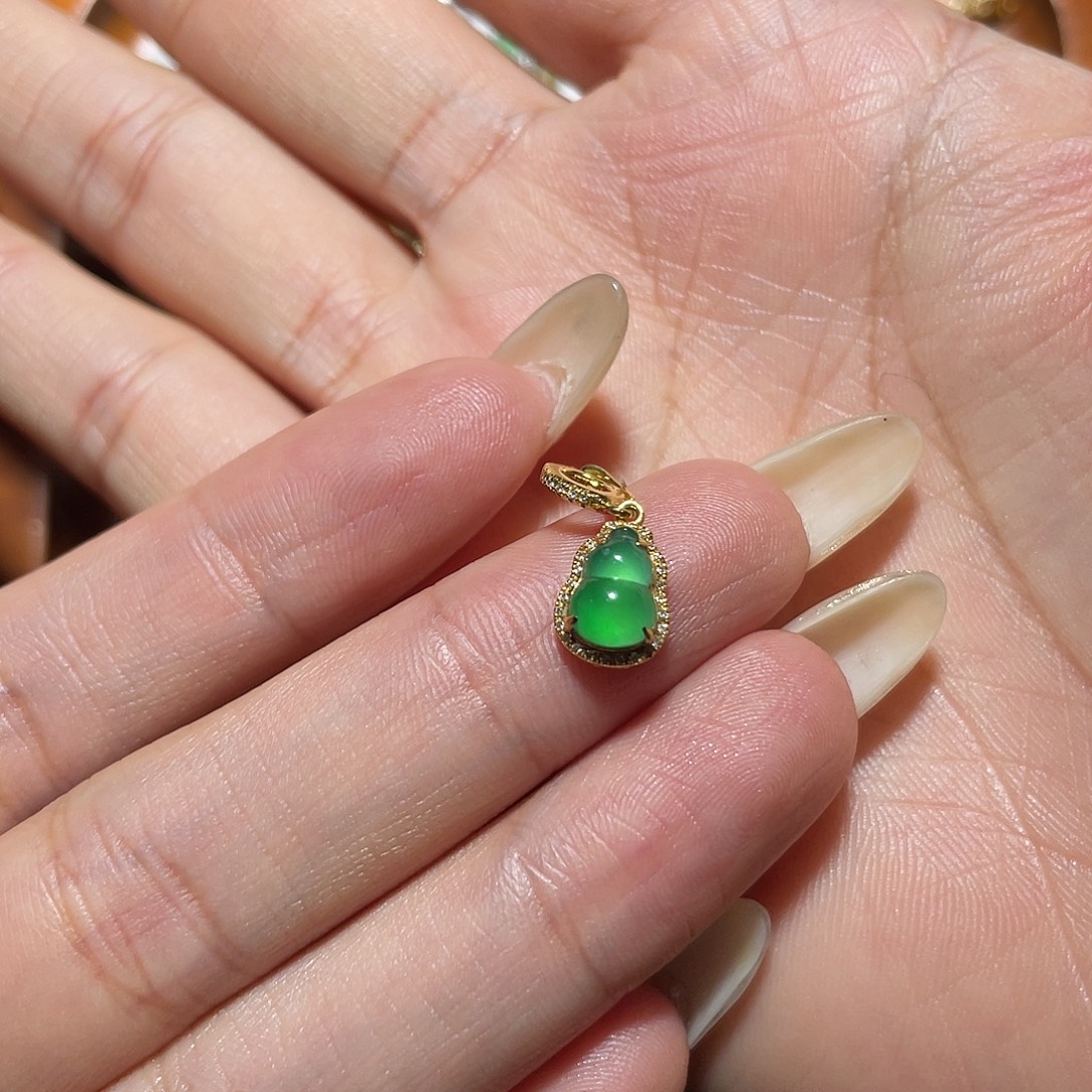 闹****翡翠18K金镶嵌吊坠(不含链)