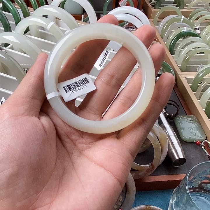 和田玉手镯未镶嵌宸*