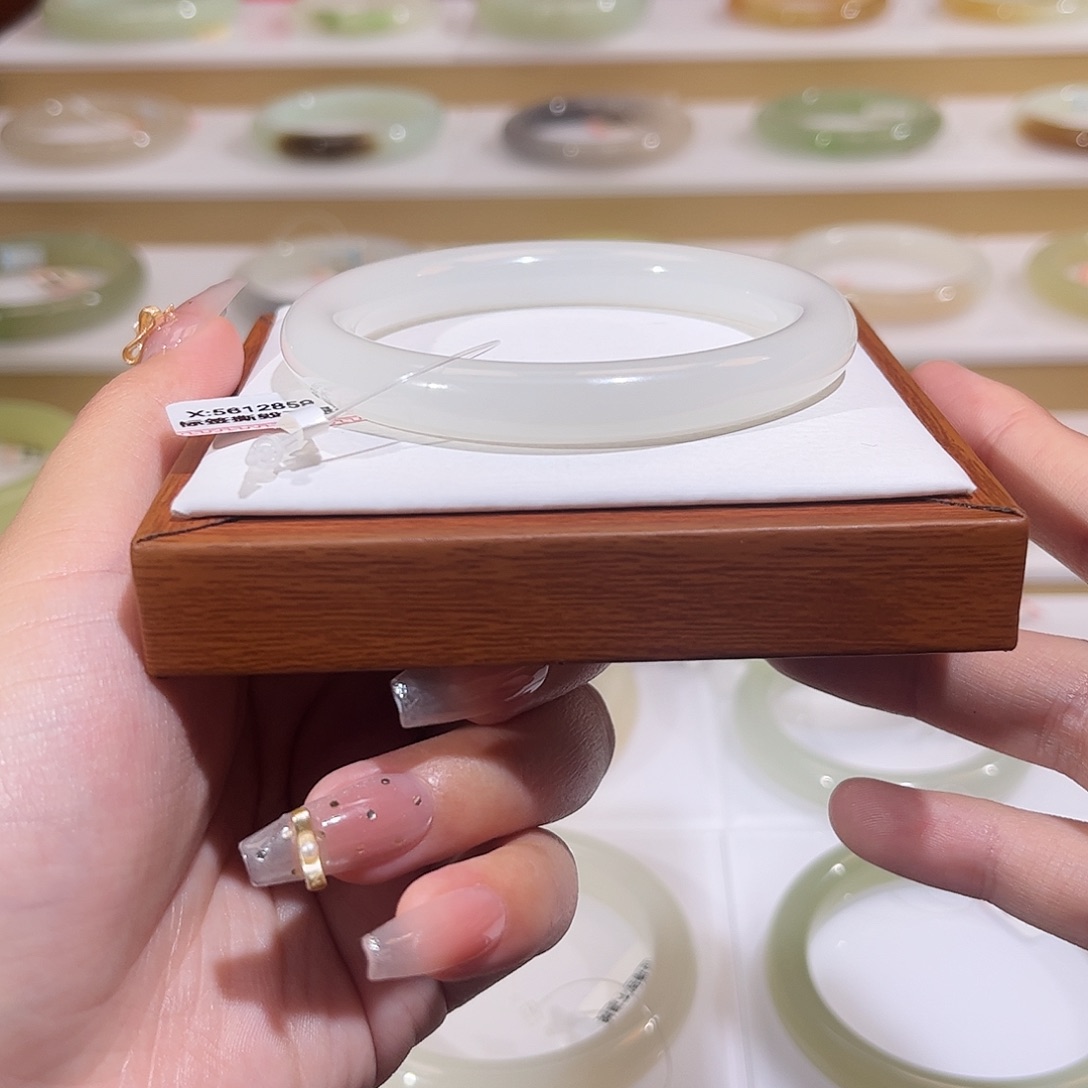 和田玉未镶嵌手镯白冰