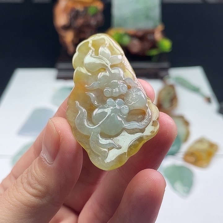 筱***韵翡翠未镶嵌颈饰吊坠