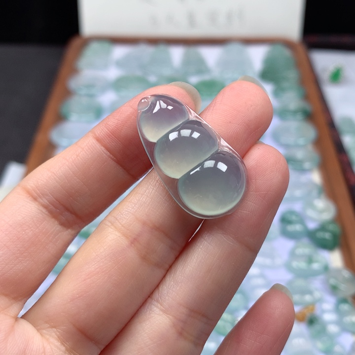 颈饰未镶嵌翡翠冰种福豆