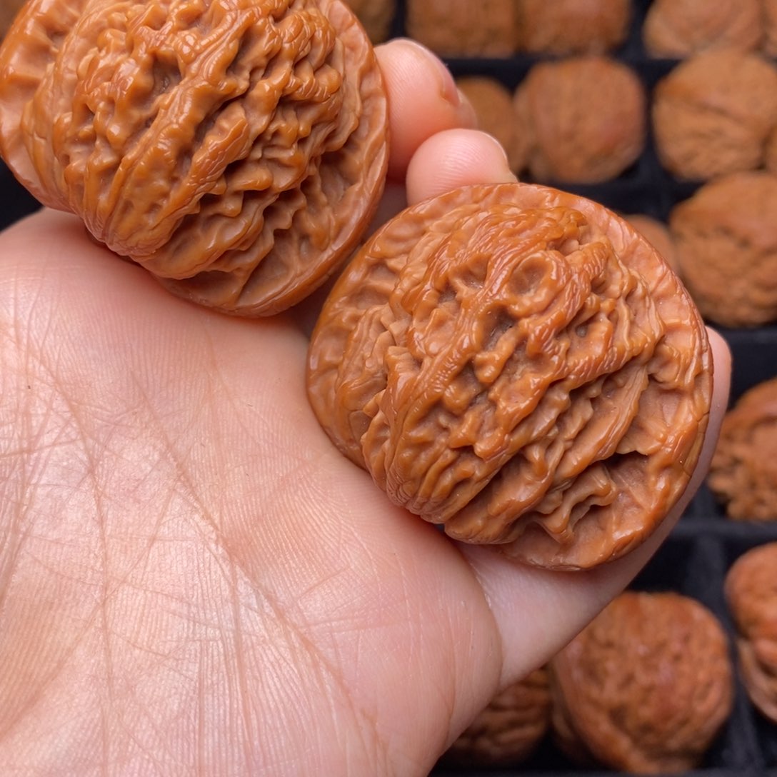 文玩核桃把件秦岭野生核桃
