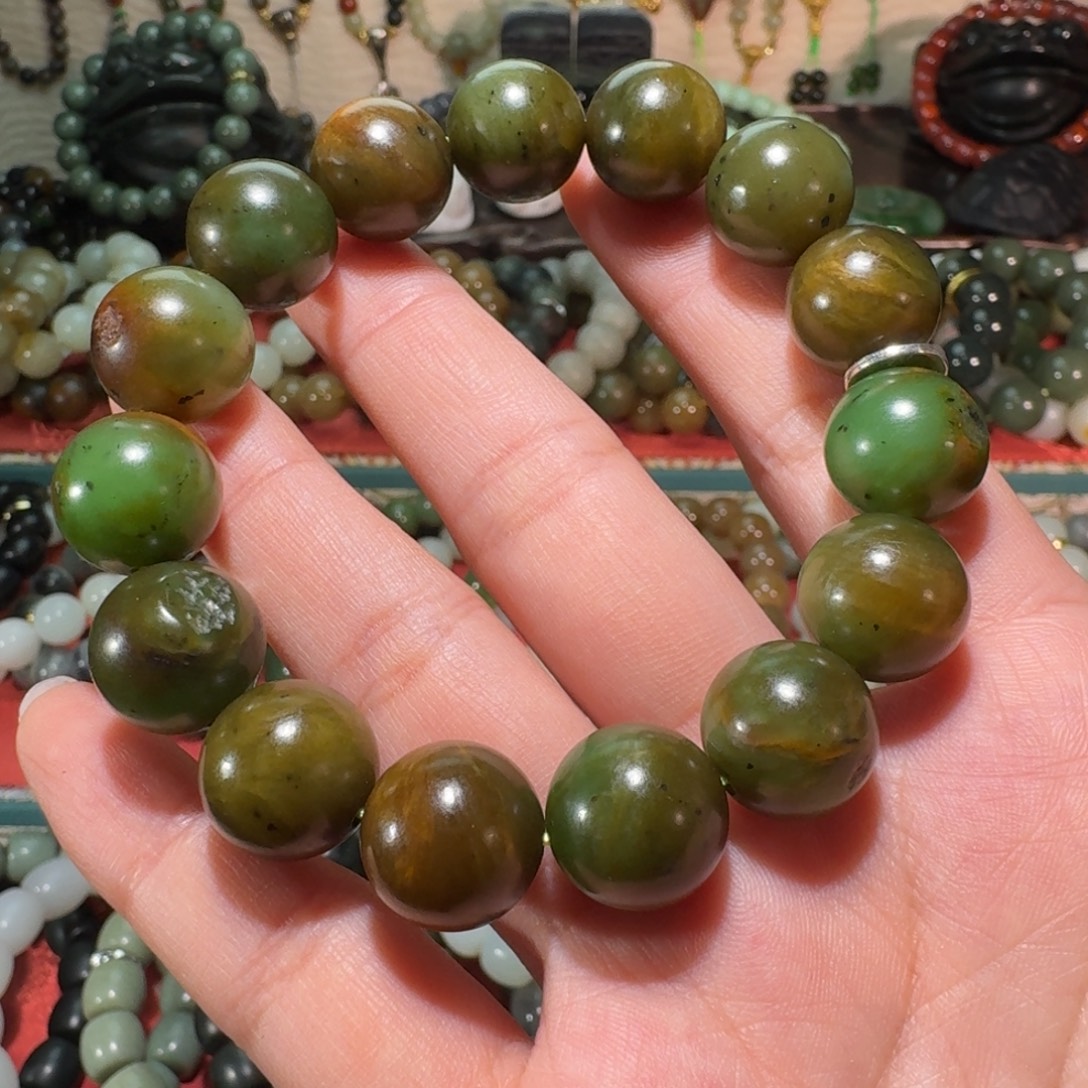 刘***助和田玉未镶嵌手链