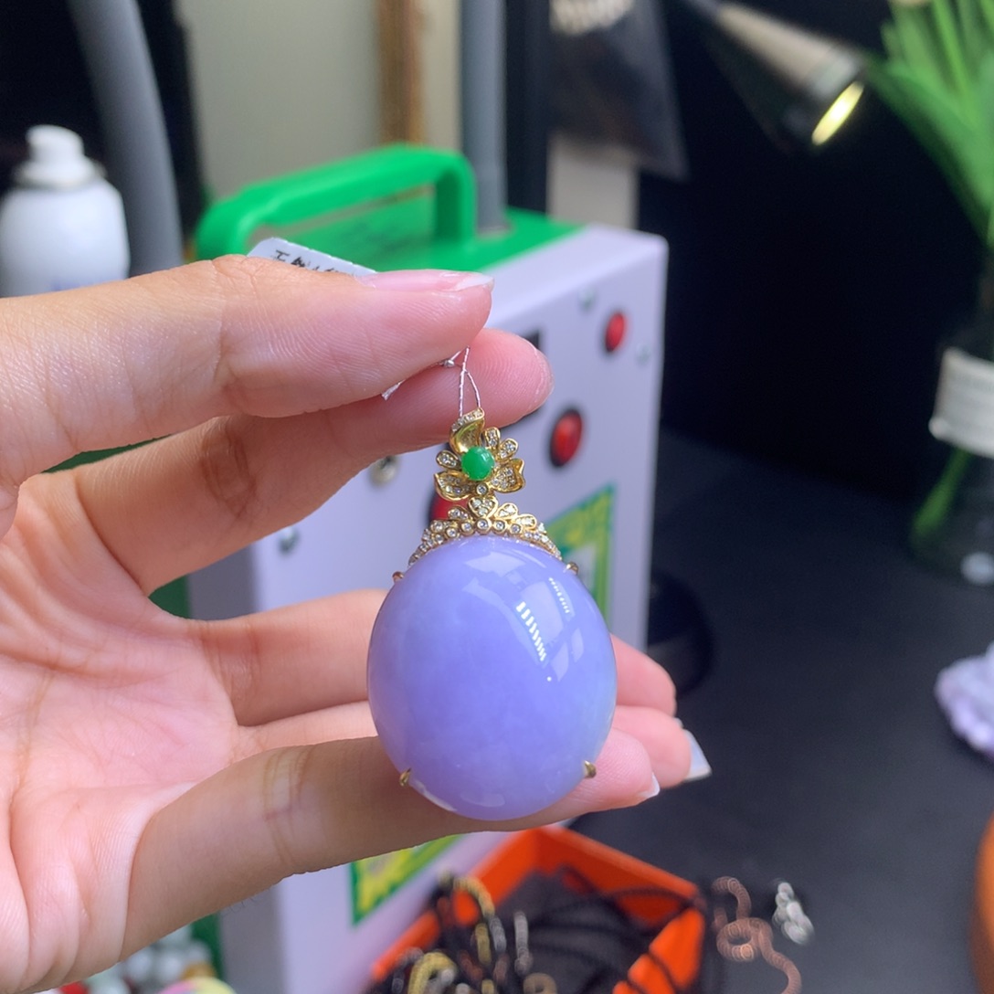 翡翠18K金镶嵌颈饰