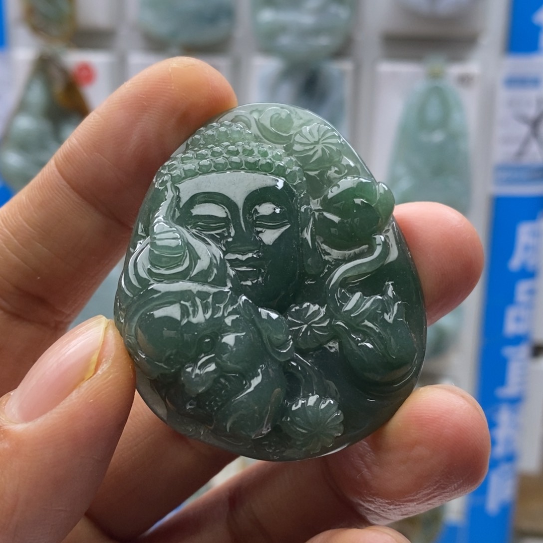 翡翠颈饰未镶嵌佛