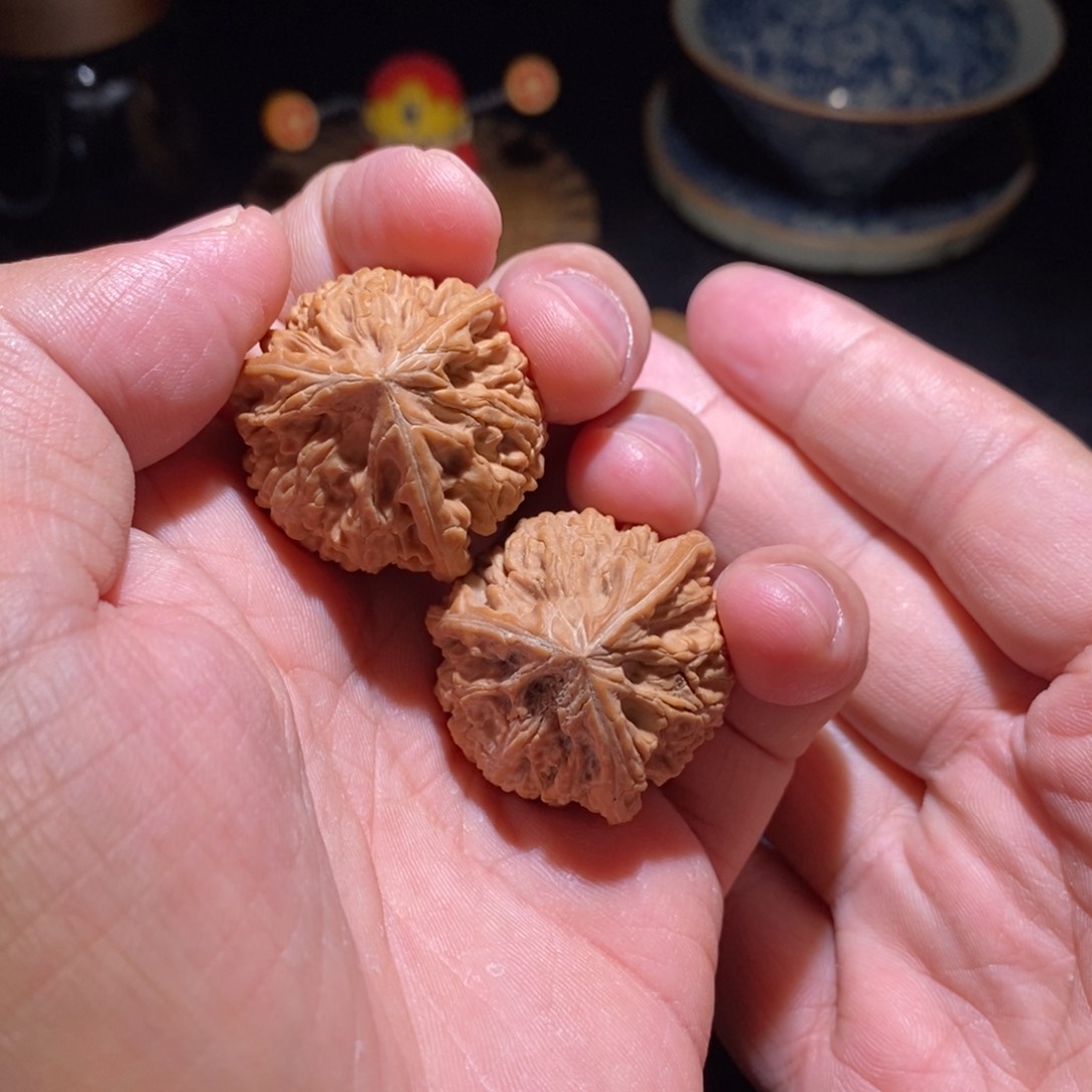 文玩核桃吊坠玉龙