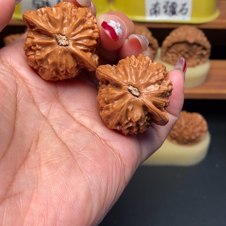 A***重吊坠文玩核桃38全品宫灯