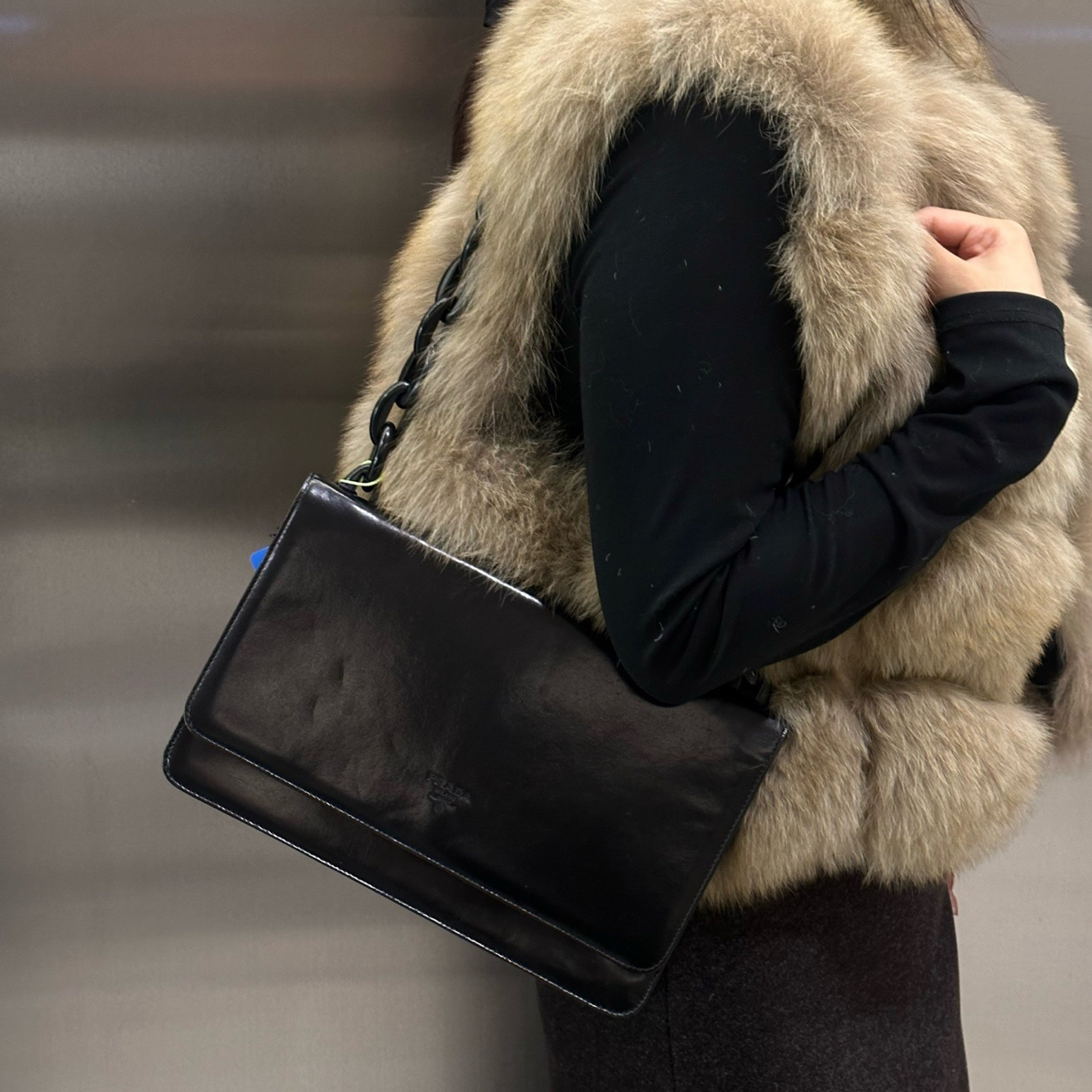 95新 Prada/普拉达 prada 黑色亚克力链条单肩包