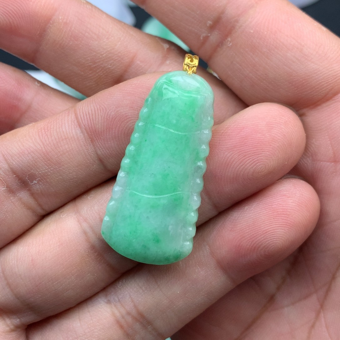 翡翠18K金镶嵌颈饰竹节