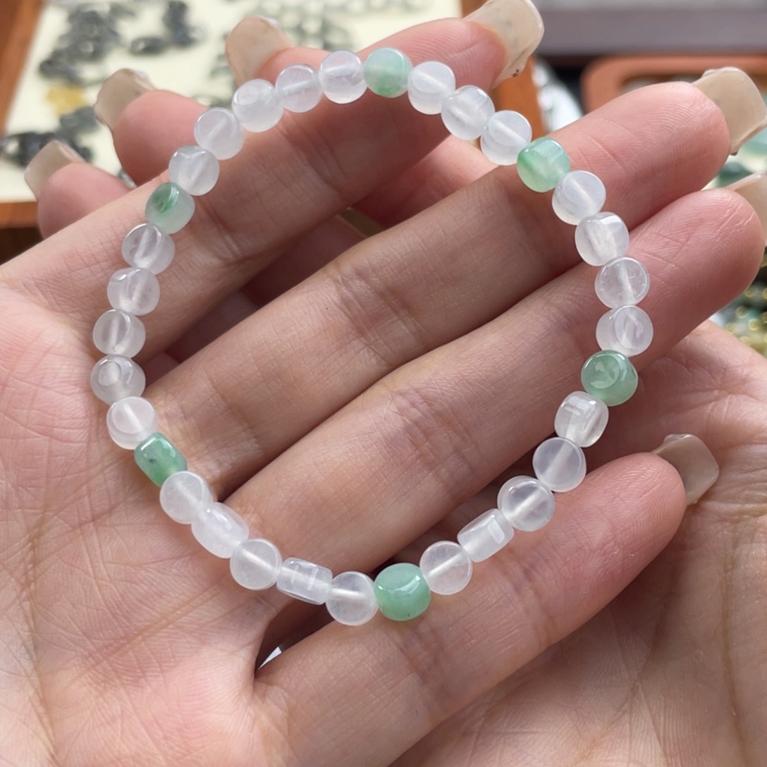 翡翠未镶嵌颈饰手串