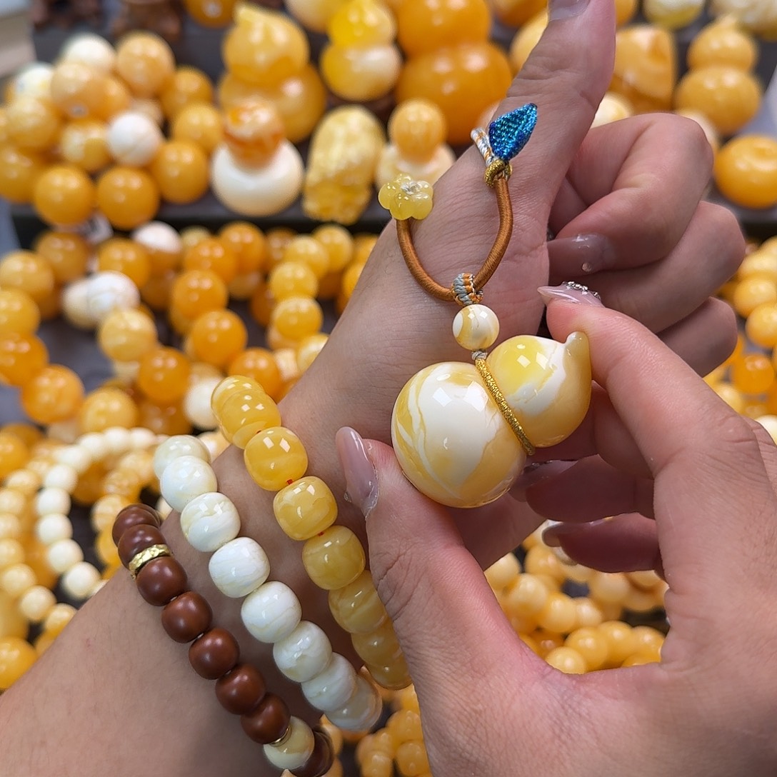 蜜蜡未镶嵌珠宝奇石