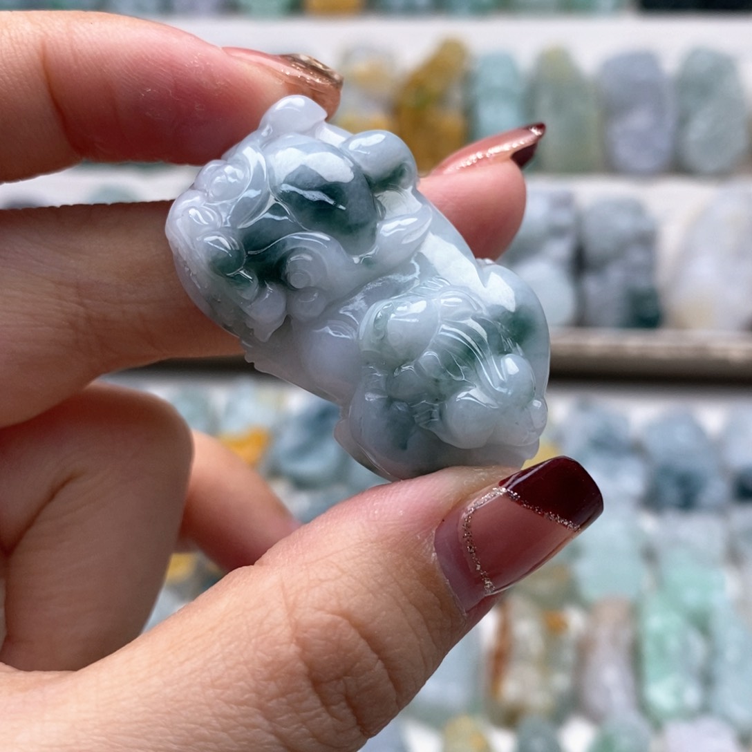 翡翠吊坠(赠链)未镶嵌